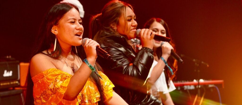 Pakūranga College, New Zealand students singing