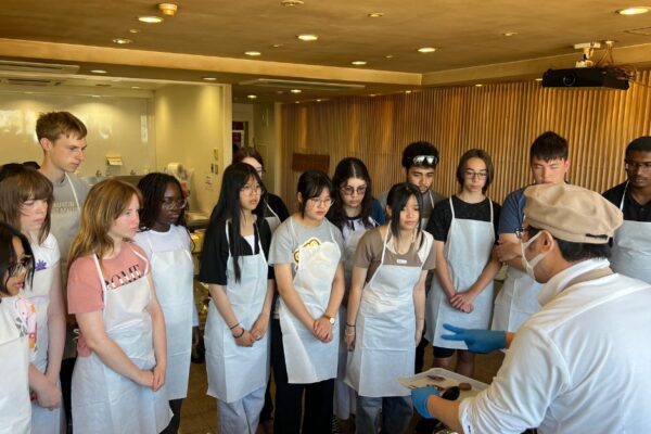7 Students learning how to cook japanese food in Japan