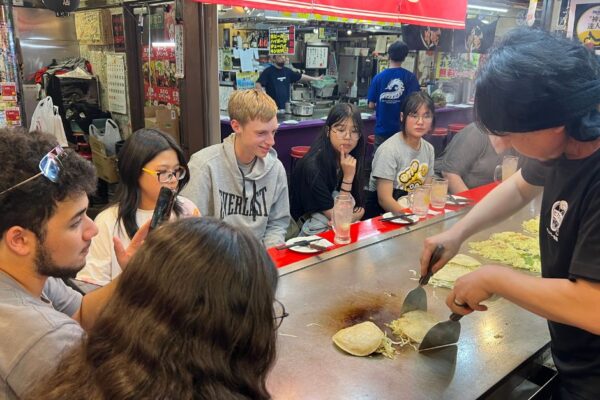 9 Students enjoying street food in Japan